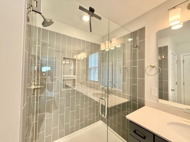 Building Photo - Stunning New 5BD, 5BA Garner Home with Lux...