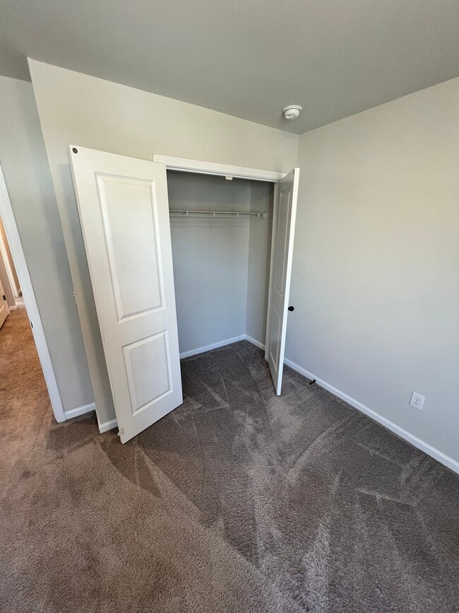 Building Photo - 575 McLernon Trce
