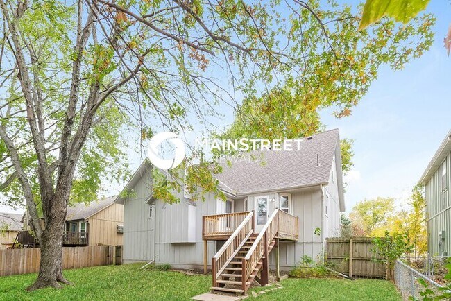 Building Photo - 4 Bedroom Pet-Friendly Home in OVERLAND PA...