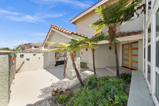 Building Photo - Stunning 4BR + Office/Den, 3BA View Home with 3-Car Garage!