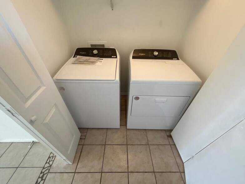 Laundry - 2329 Sambrano Ave