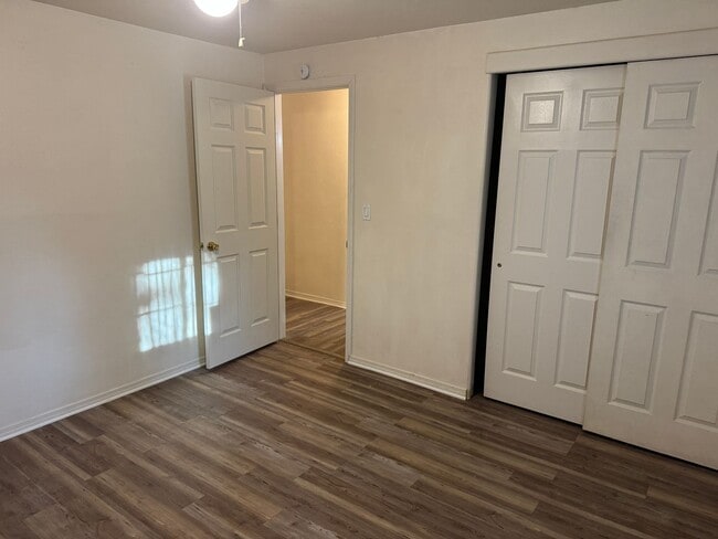 Building Photo - 2 bedroom
