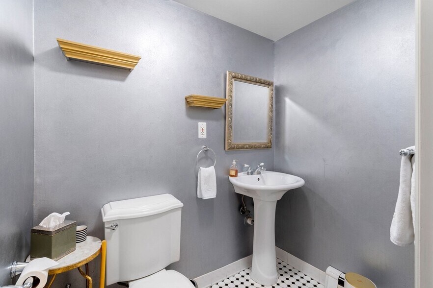 Building Photo - 55 Russell St