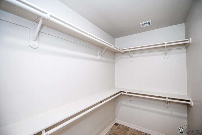 Building Photo - 12527 E 49th Dr