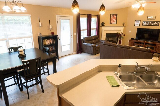 Building Photo - 5341 English Oak Dr