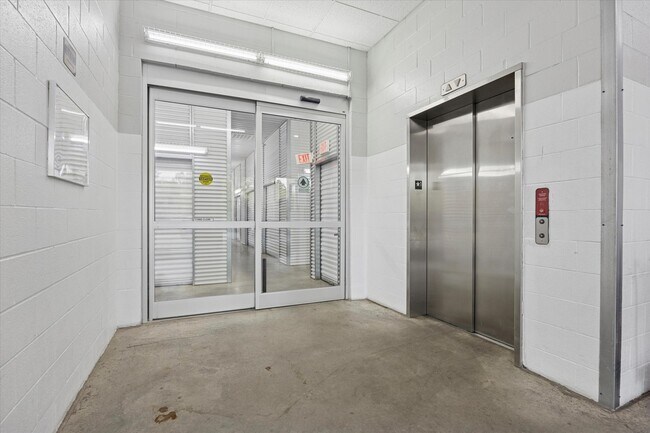 Building Photo - 2515 Washington Ave