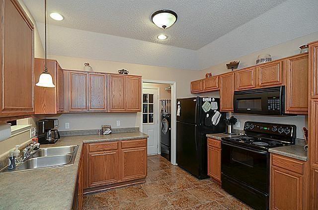Building Photo - 3112 Fairfield Dr