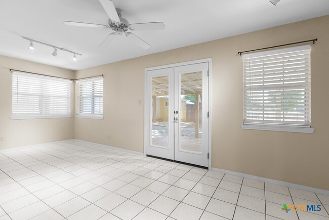 Building Photo - 203 US-87