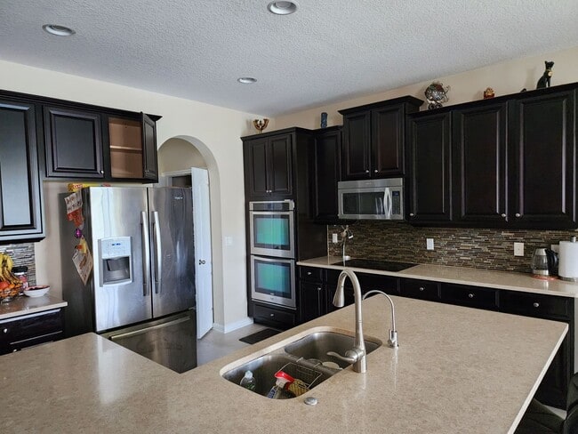 Building Photo - Five Bedroom with Water View in Avalon Park