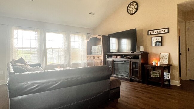 Building Photo - 107 Greythorn Ct