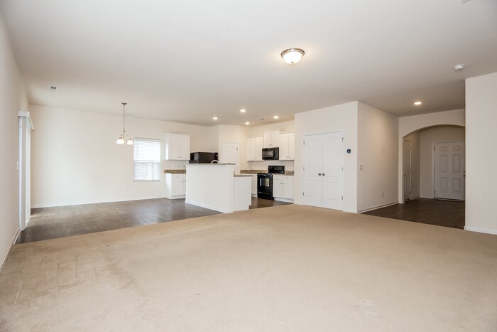 Building Photo - 2804 Yurman Rd