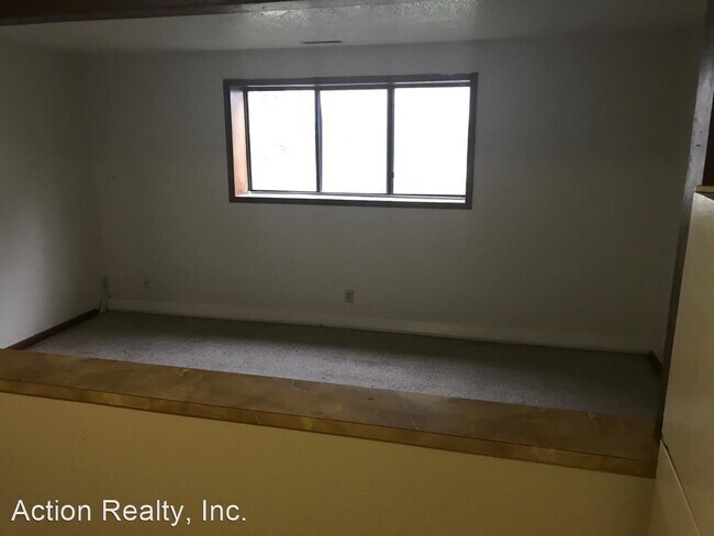 Building Photo - 606 Cedar St