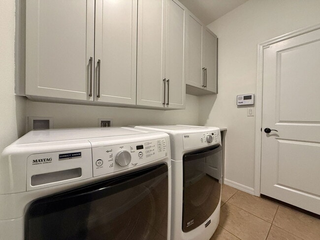 Building Photo - 10551 Park Meadowbrooke Dr