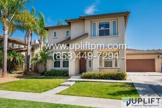 Building Photo - Must-see! 4 Bedrooms and 3.5 Bath?rooms w/...