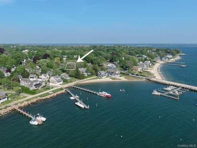 Building Photo - 1855 Village Ln