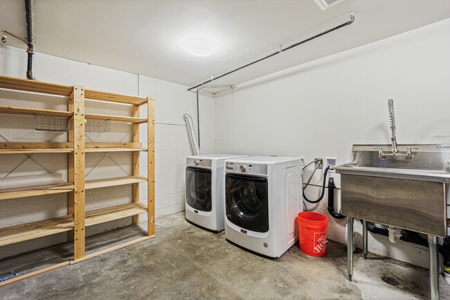 Building Photo - 3238 NE 94th St