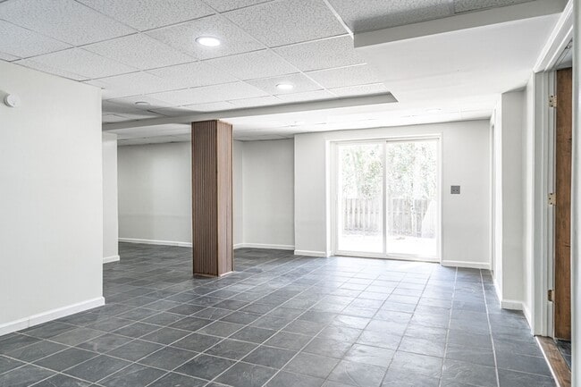 Building Photo - 980 Monticello Dr