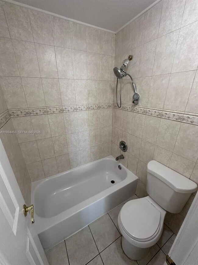 Building Photo - 10000 NW 80th Ct