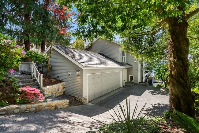 Building Photo - 3bd/3.5ba Mercer Island Home