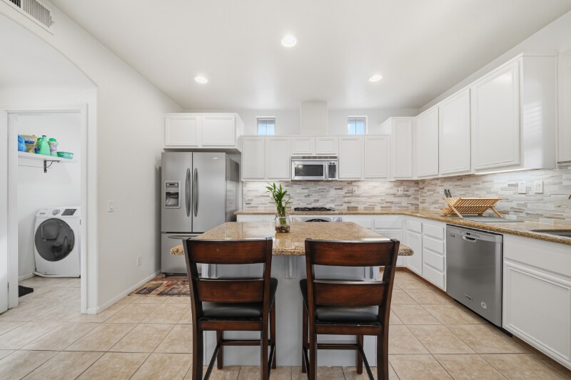 Building Photo - 1295 Blue Jean Way