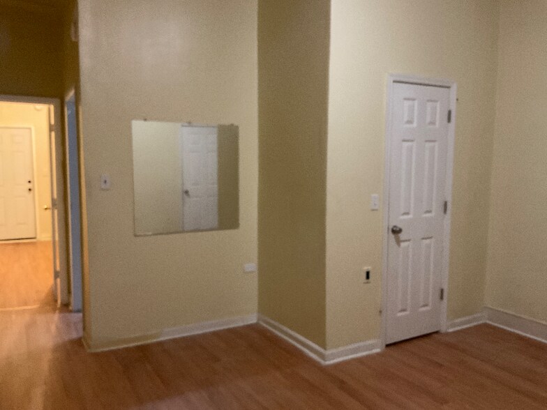 Building Photo - 116 W 25th St