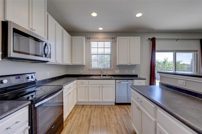 Building Photo - 841 Water Hyacinth Loop