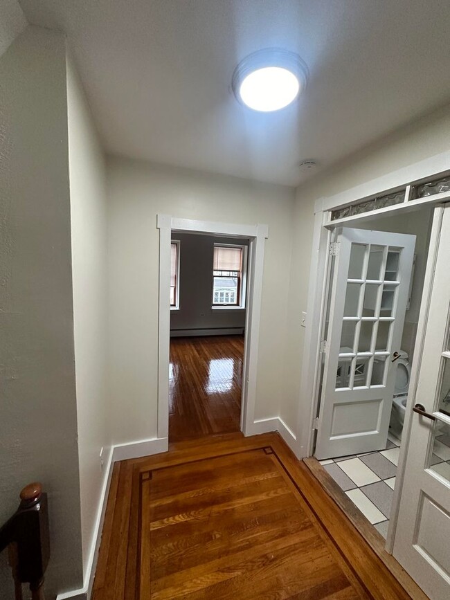 Building Photo - Large 3-bedroom house for rent in Wilmingt...