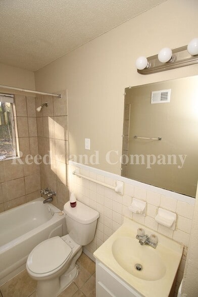 Building Photo - 4557 Spring Valley Dr