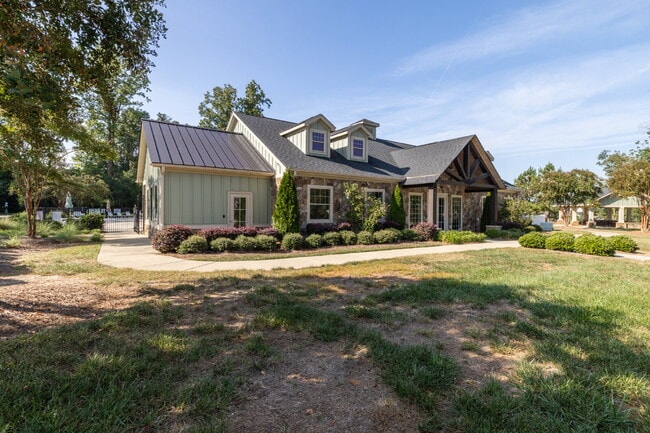 Building Photo - 3 bedroom 2.5 Townhouse with Office in Lak...