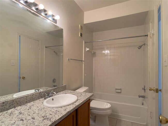 Building Photo - 6500 Harbor Town Dr