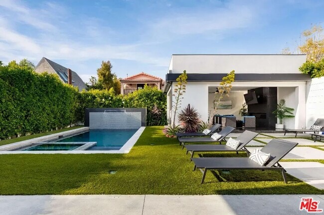 Building Photo - 6201 Lindenhurst Ave