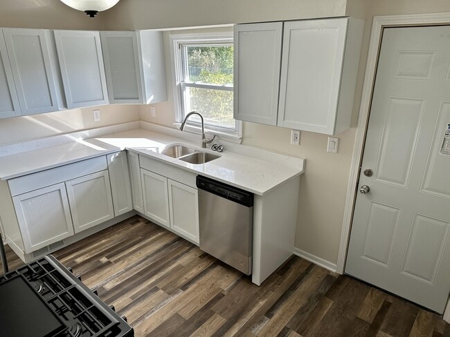 Building Photo - 1965 Union St