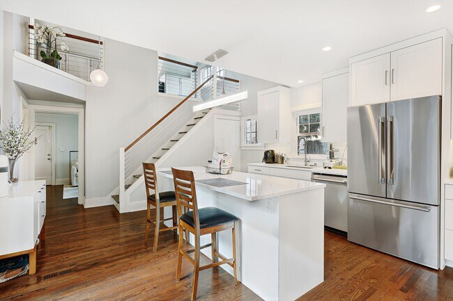 Building Photo - Ravenna Home