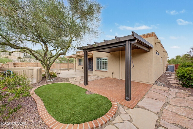 Building Photo - 5555 N Cres Ridge Dr