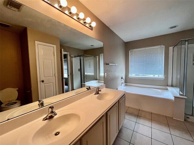 Building Photo - 2811 Hackamore Hollow Ln