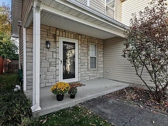 Building Photo - 2464 Checkerberry Dr