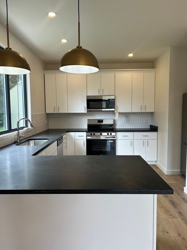 Building Photo - Beautiful New Build 3 Bed, 2.5 Bath, Home in Hixson!
