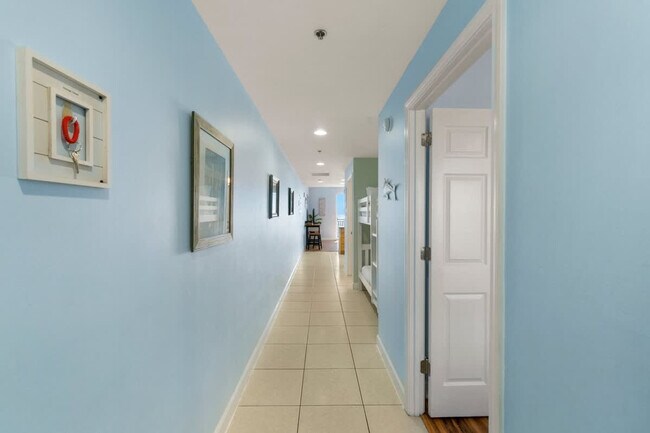 Building Photo - 17729 Front Beach Rd