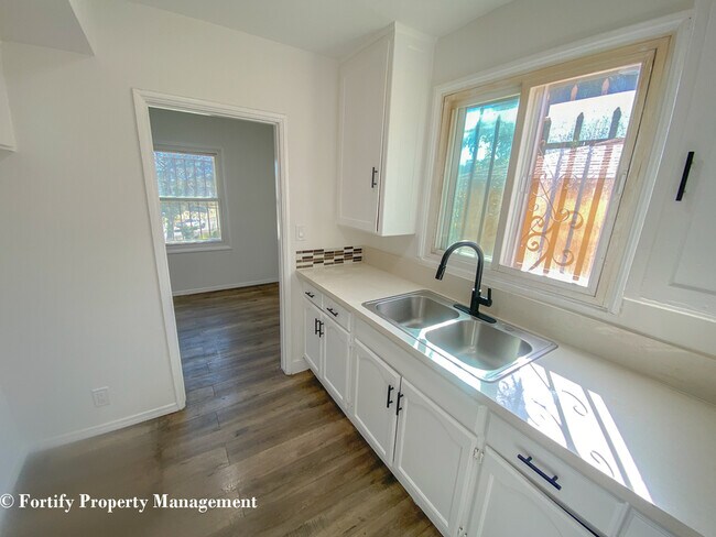 Building Photo - 3403 W 84th Pl