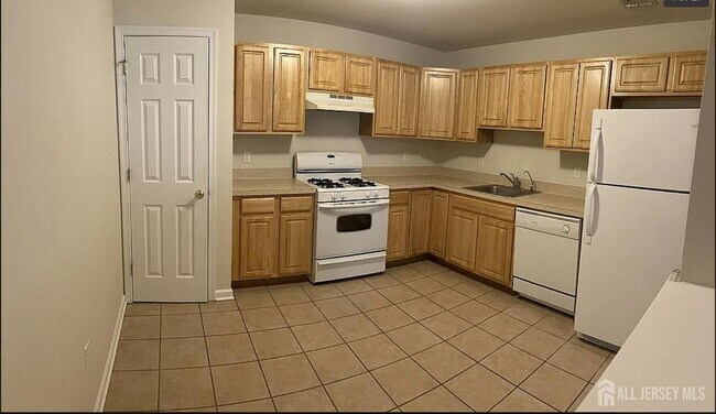 Building Photo - 236 Pinelli Dr