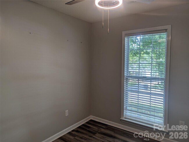 Building Photo - 131 Diamond Dr