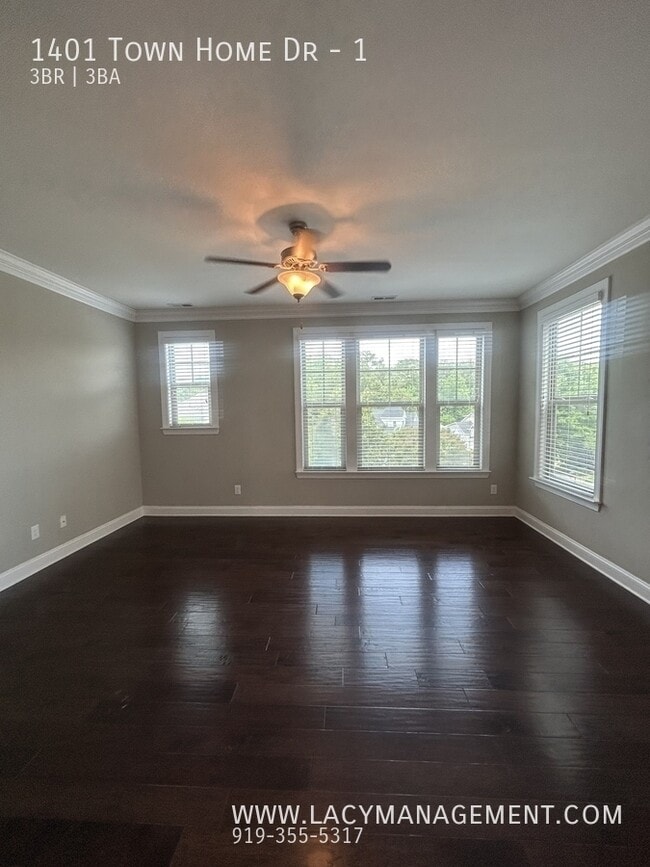 Building Photo - 1401 Town Home Dr