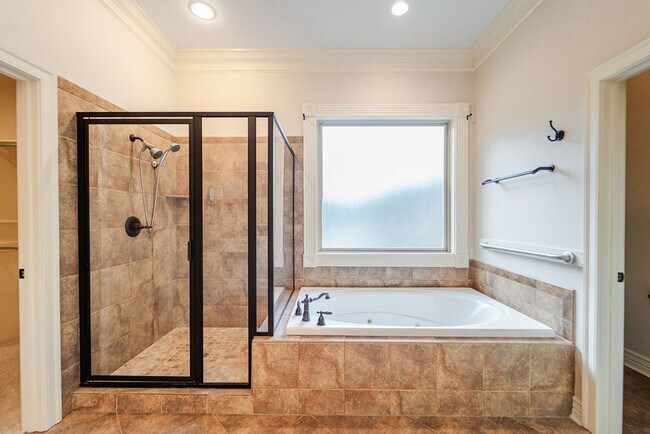 Building Photo - 2000 Square feet, of gorgeous living space in Hot Springs Village.