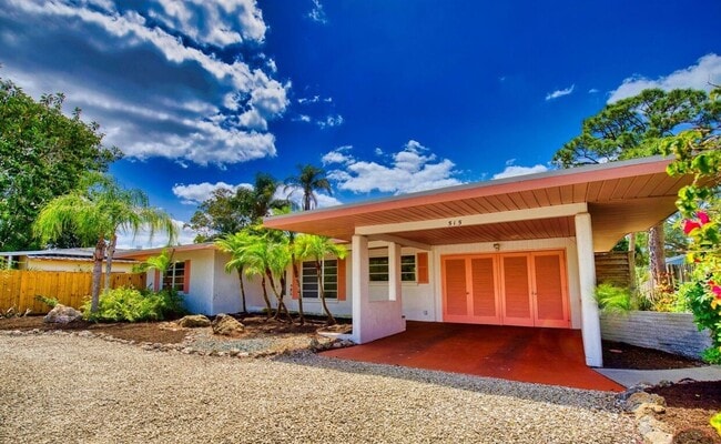 Primary Photo - Beach Bungalow on Venice Island ~ Coming J...