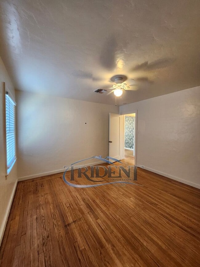 Building Photo - 1117 Divver St