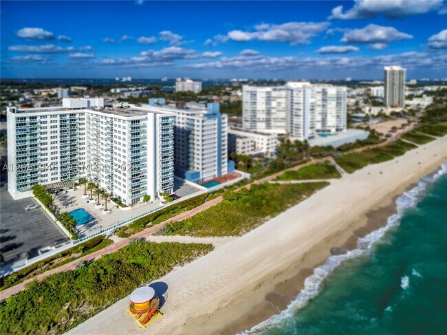 Building Photo - 6917 Collins Ave