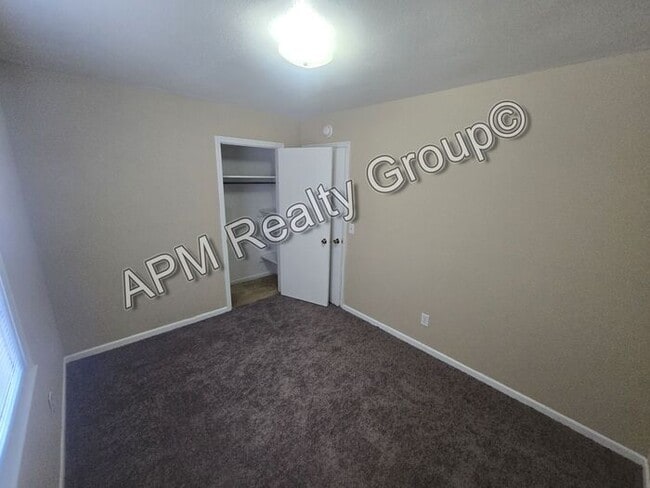 Building Photo - Four Bedroom 3 Bath Available NOW!!