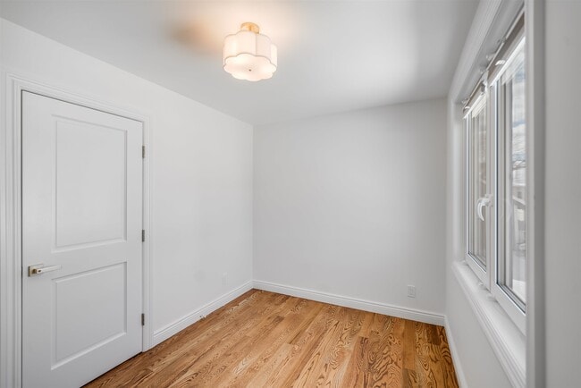 Building Photo - 11 Walnut St