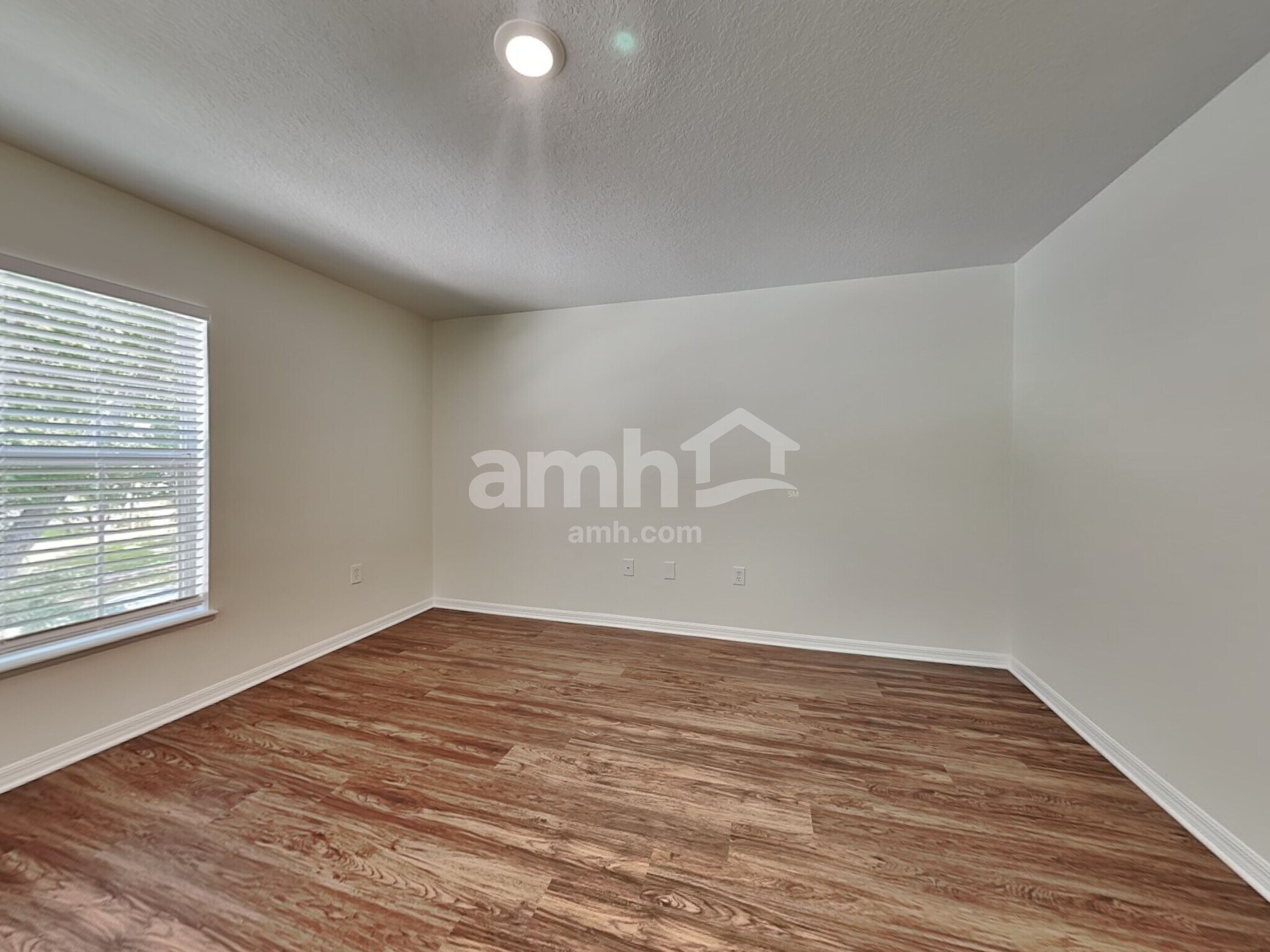 Building Photo - 715 Valrico Hills Ln