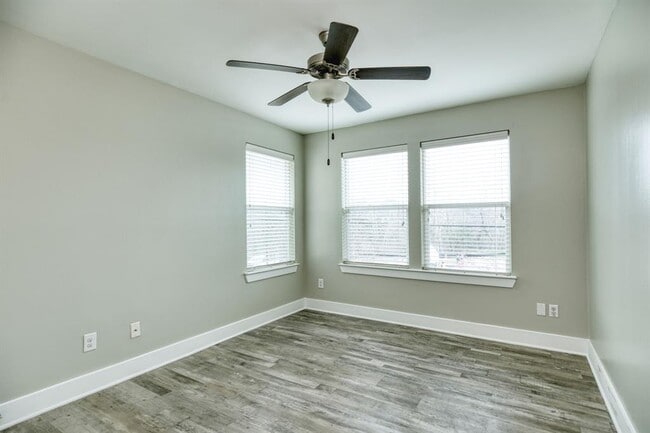 Building Photo - 605 Pecan Ave
